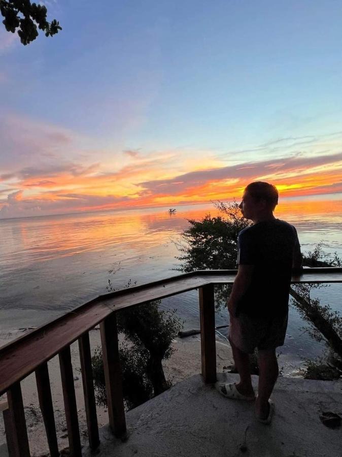 White Bada Guesthouse Siquijor Bagian luar foto