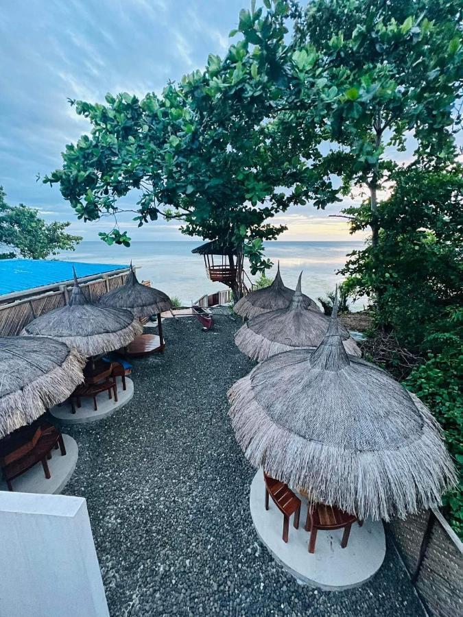 White Bada Guesthouse Siquijor Bagian luar foto