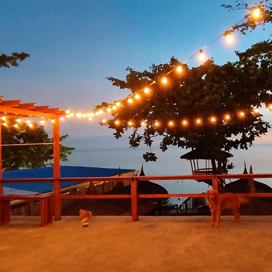 White Bada Guesthouse Siquijor Bagian luar foto