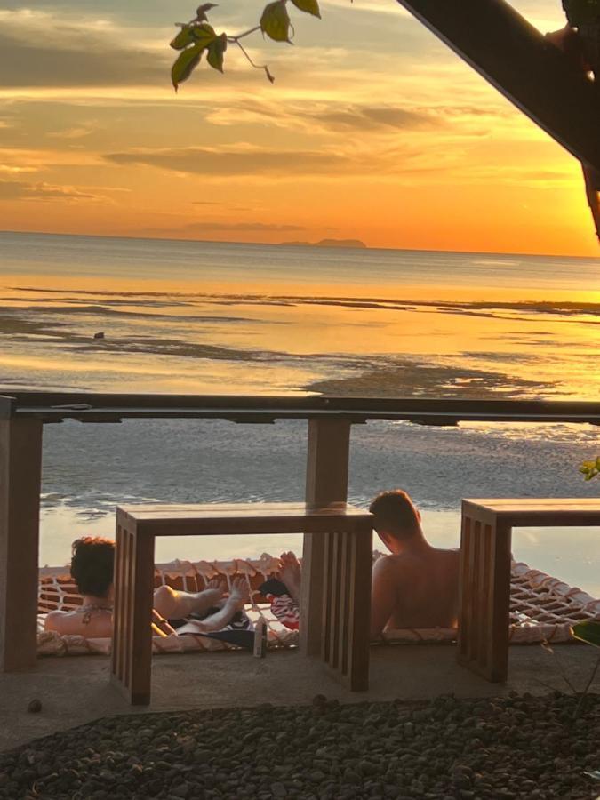 White Bada Guesthouse Siquijor Bagian luar foto