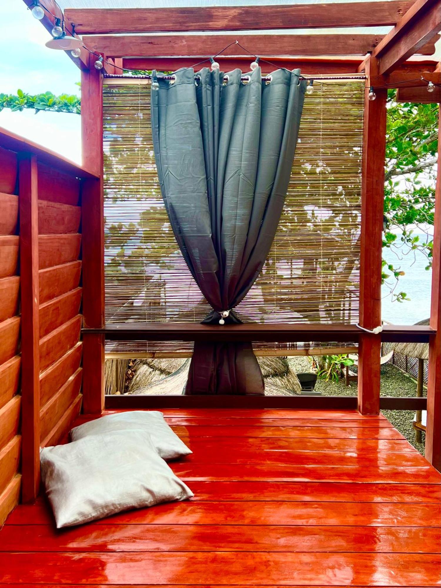 White Bada Guesthouse Siquijor Bagian luar foto