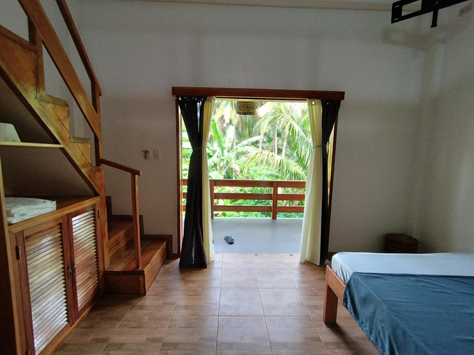 White Bada Guesthouse Siquijor Ruang foto